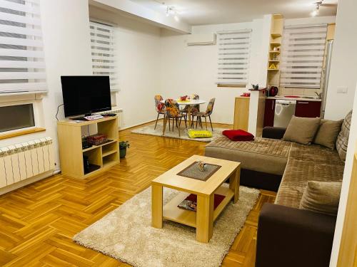Jolly Apartment Belgrade stan na dan sa đakuzijem smeštaj na Voždovcu Trošarina Pazinska