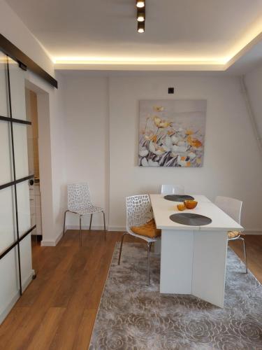 Fiore apartman Beograd na dan smeštaj na Vračaru kod Južnog bulevara sa balkonom i parkingom